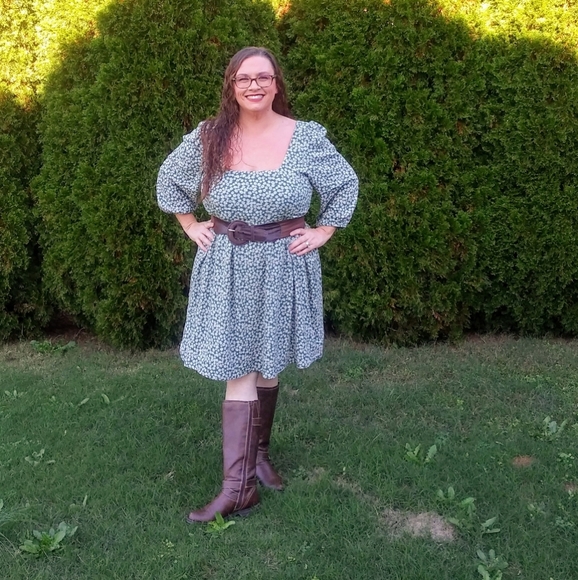 Meet your Posher, Melissa - Picture 2 of 2